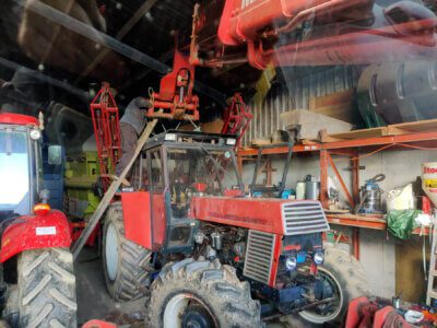 Lifting off the Zetor Crystal roof with a Manitou telehandler